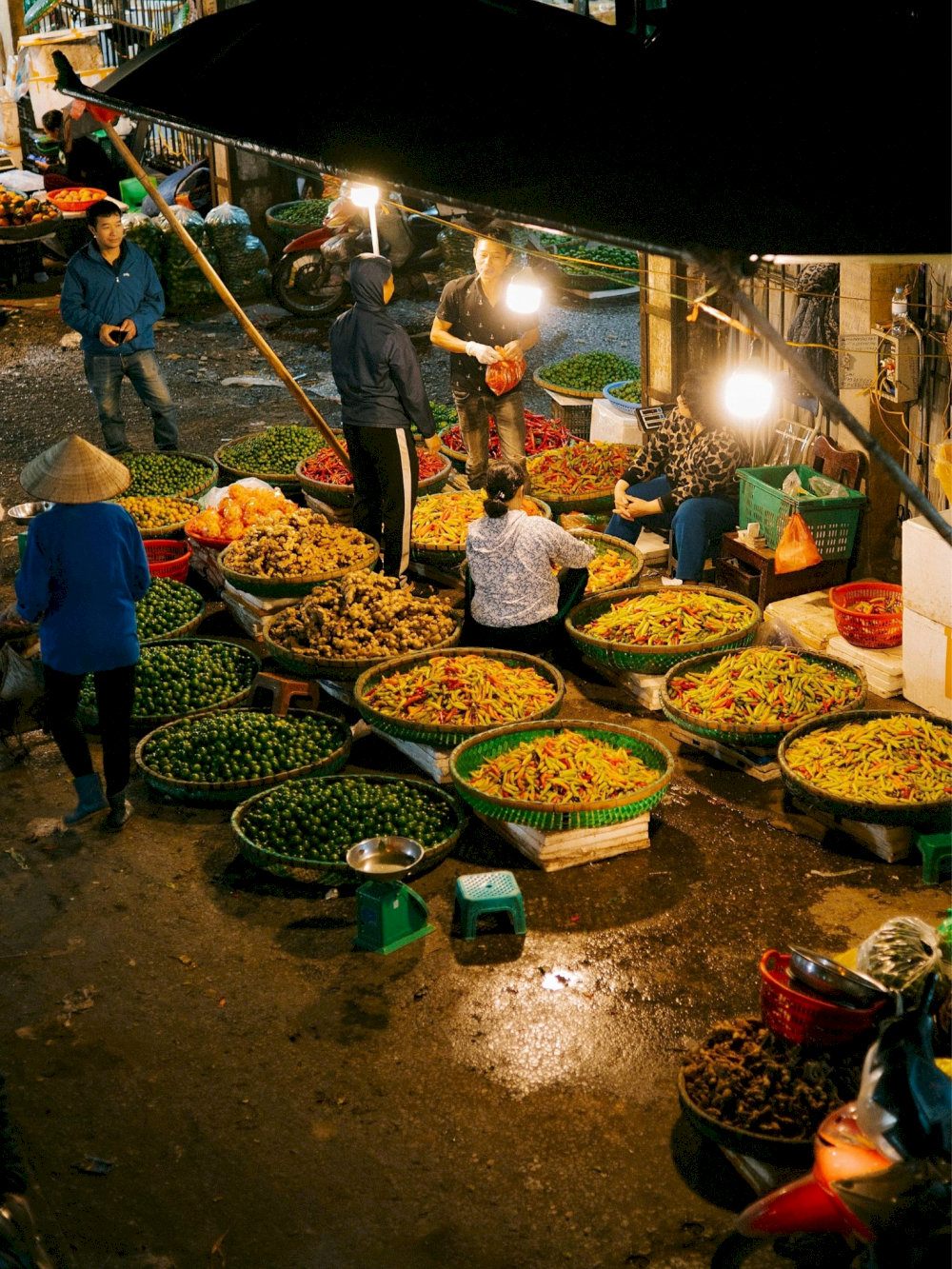 Long Bien Market is best known for its fresh produces 